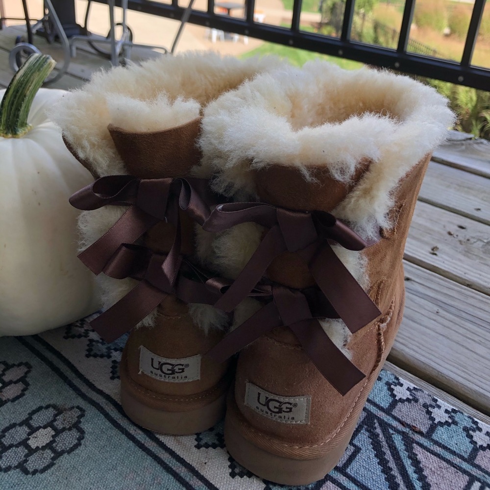 Perfect Condition Bailey Bow UGG Boots
